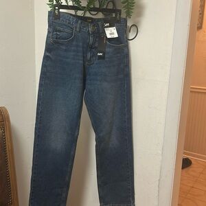 NWT Lee Women’s Heritage Mid-rise Classic Straight Jeans.